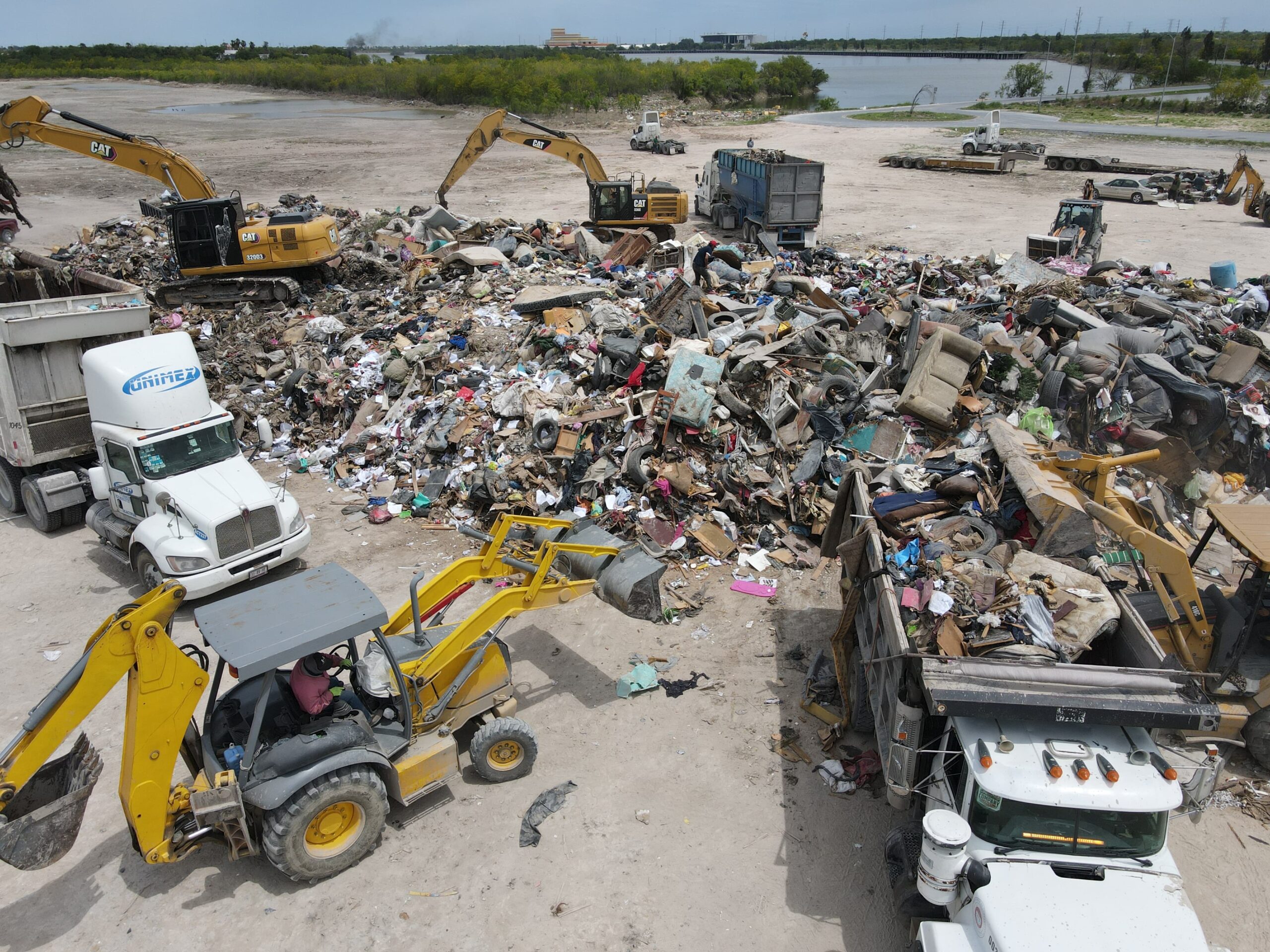 Con el apoyo de la iniciativa privada, el gobierno de Reynosa trasladó más de 120 toneladas de basura al relleno sanitario en una jornada de limpieza